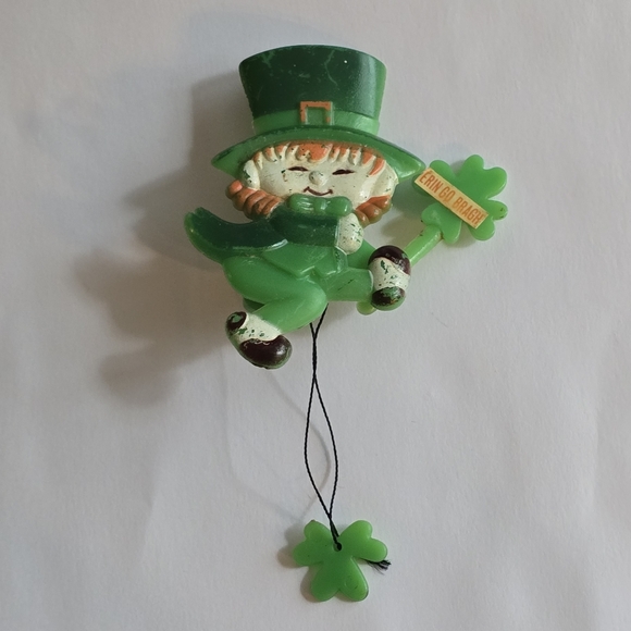 Vintage Leprechaun brooch 1978 Creative Creations Waving St Patrick’s Day - Picture 2 of 11